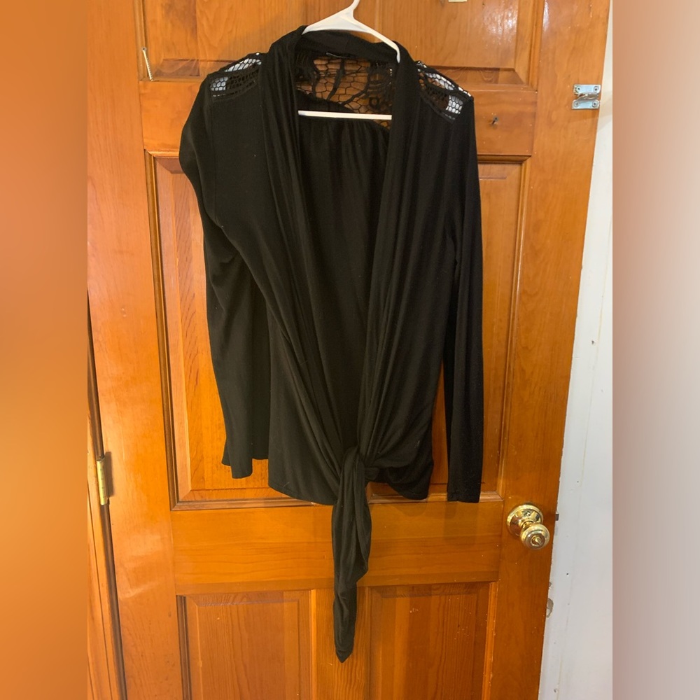 Women’s black shall. Can tie in front or leave it untied. Cute. Good condition